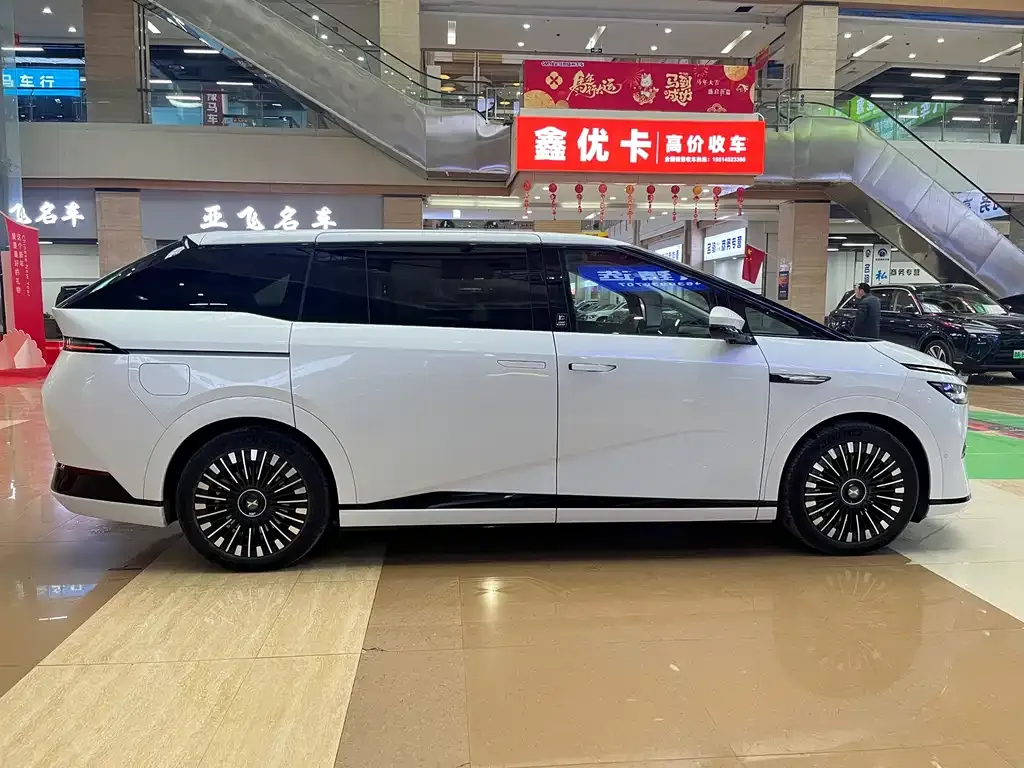 XPeng X9 2025 из CN, фото 3