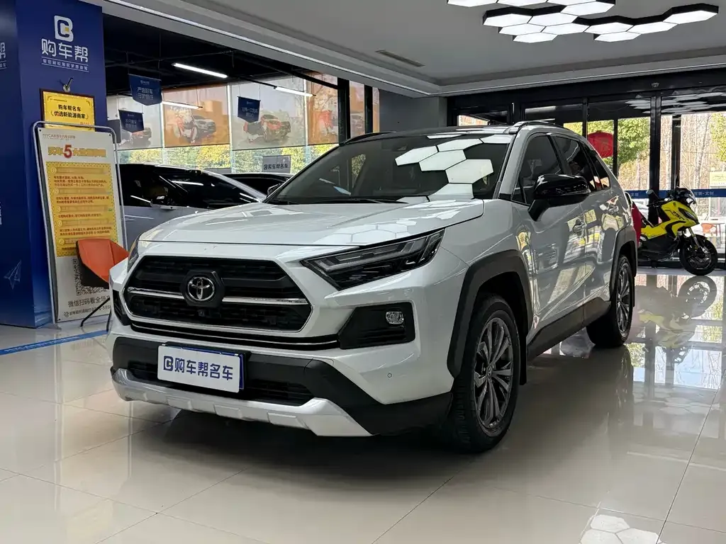 Toyota RAV4 — фото 1