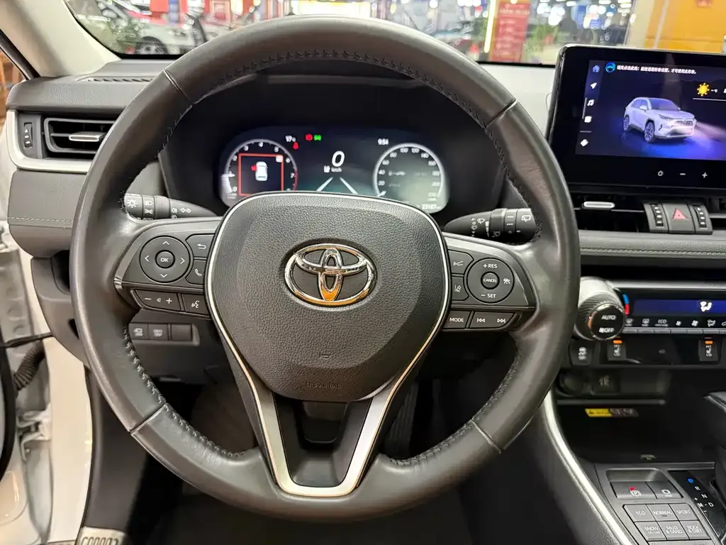 Toyota RAV4 — фото 4