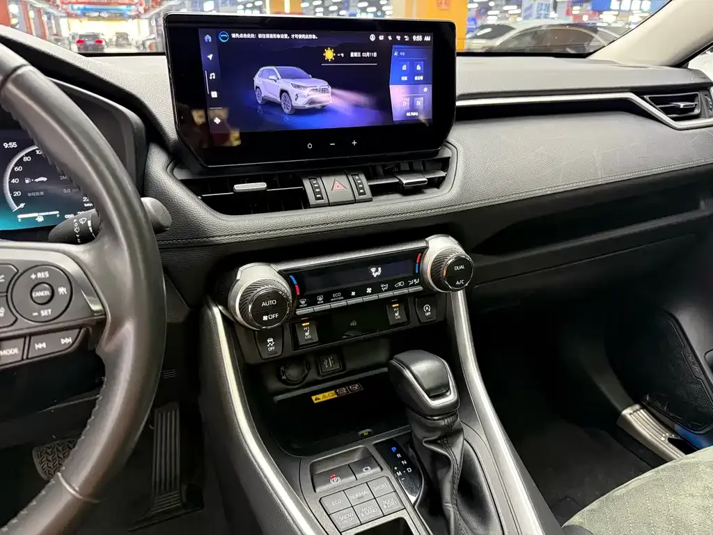 Toyota RAV4 — фото 9