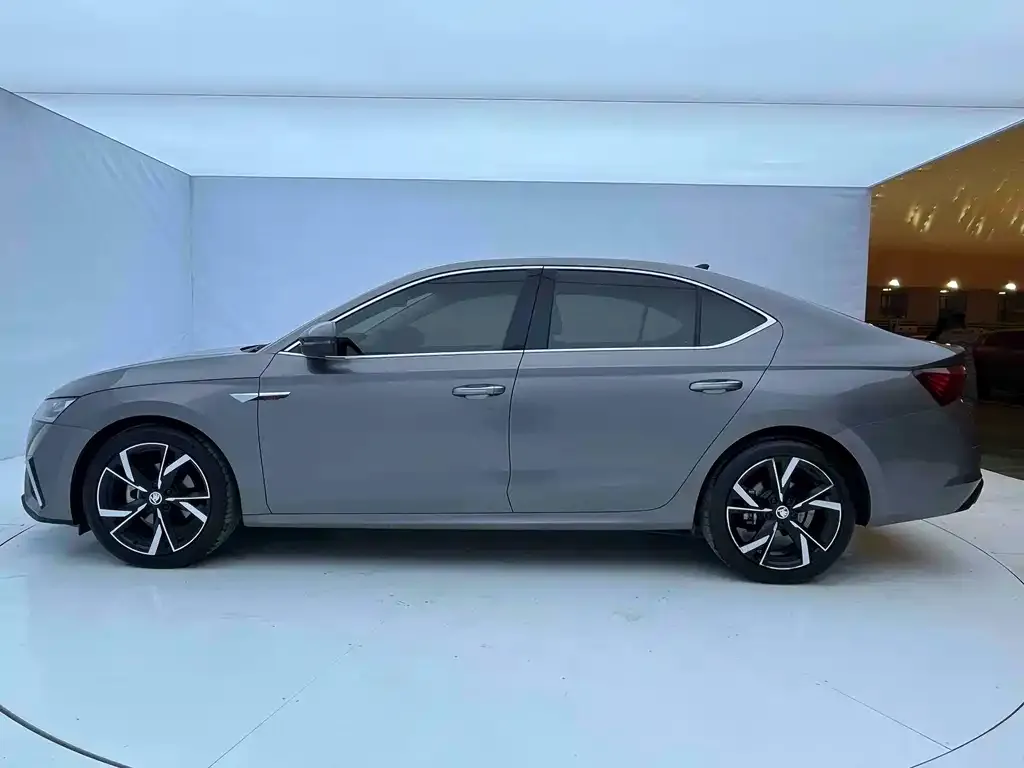 Skoda Octavia — фото 7