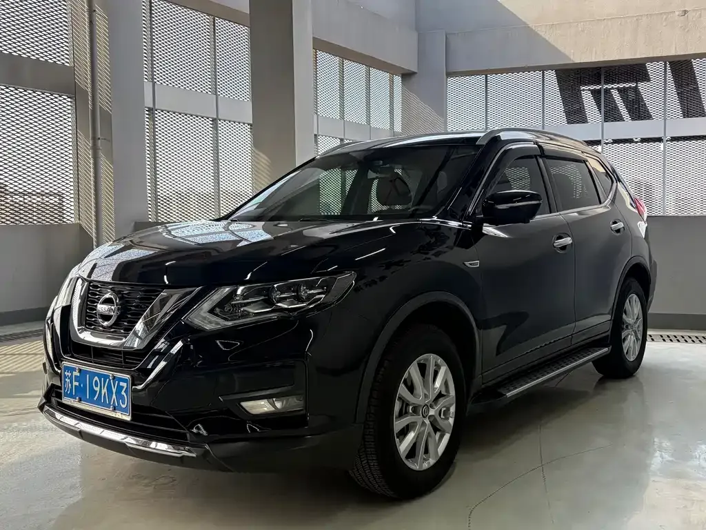 Nissan X-Trail — фото 1