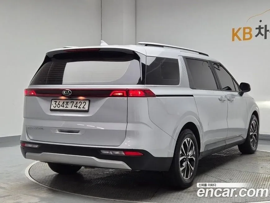 Kia Carnival — фото 4