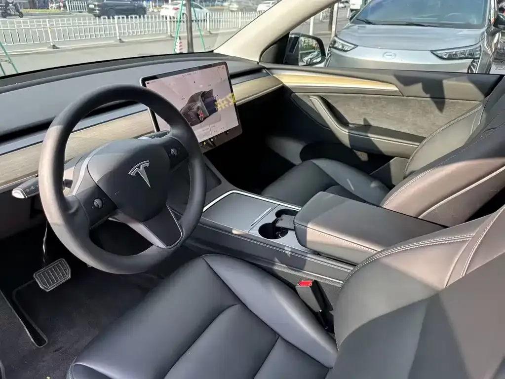 Tesla Model Y — фото 4