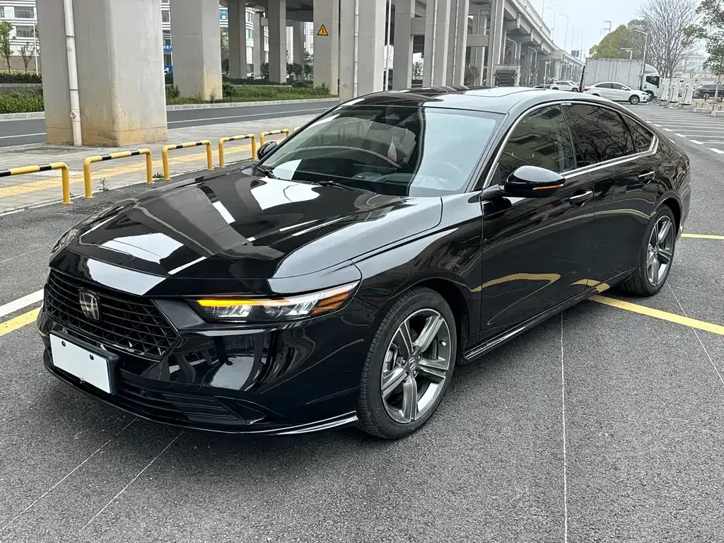 Honda Accord — фото 1