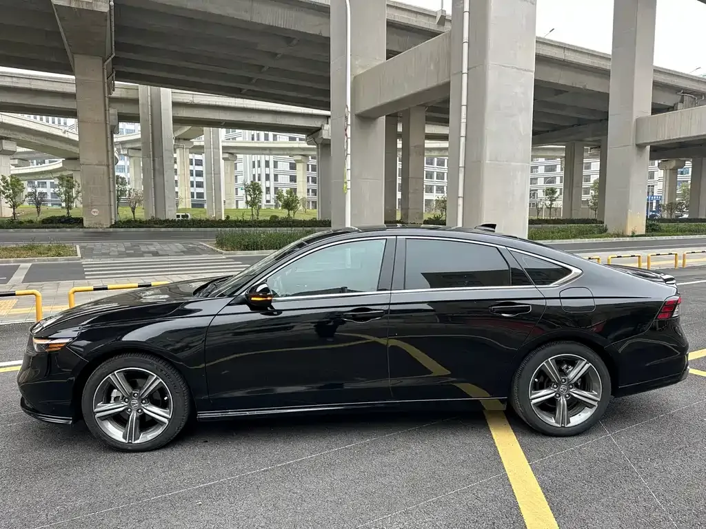 Honda Accord — фото 8