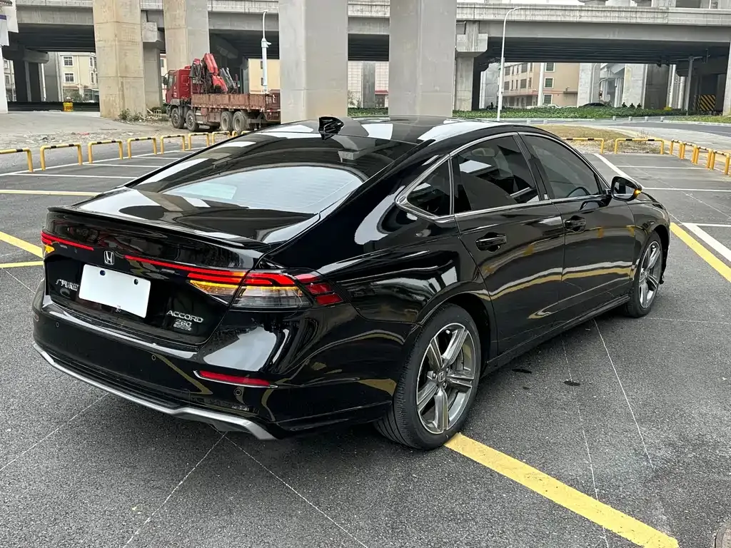 Honda Accord — фото 10
