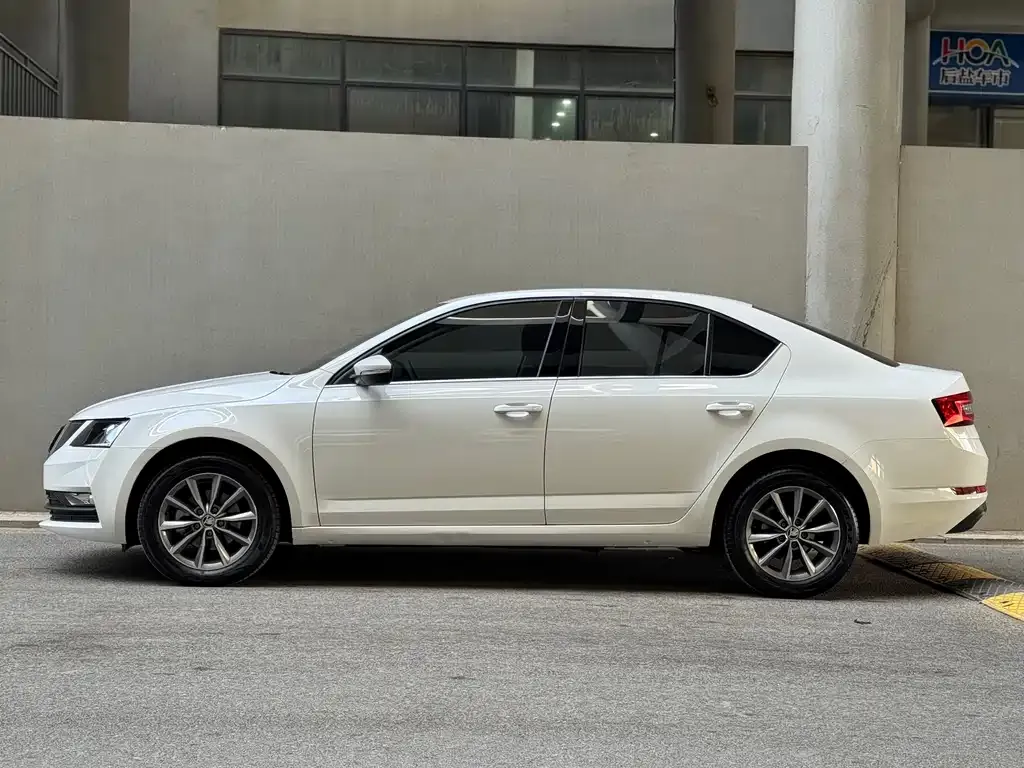 Skoda Octavia 2022 из CN, фото 2