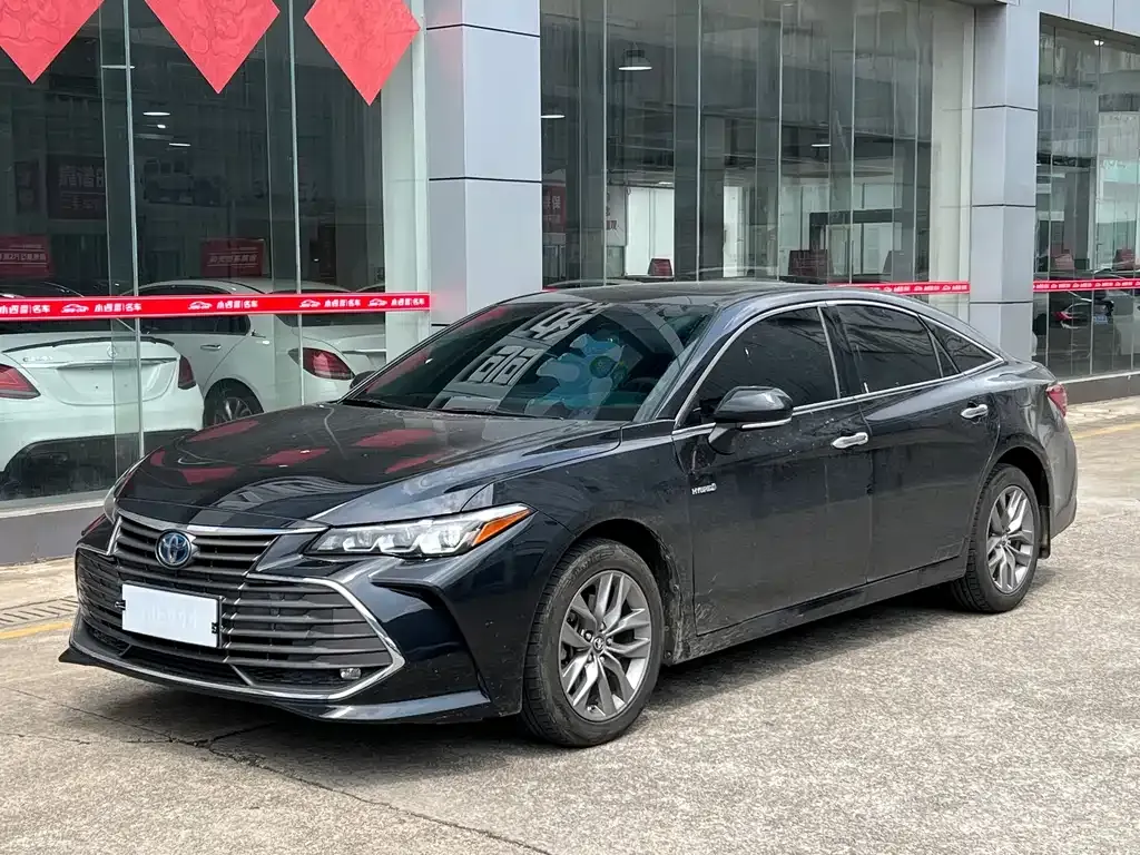 Toyota Avalon — фото 1