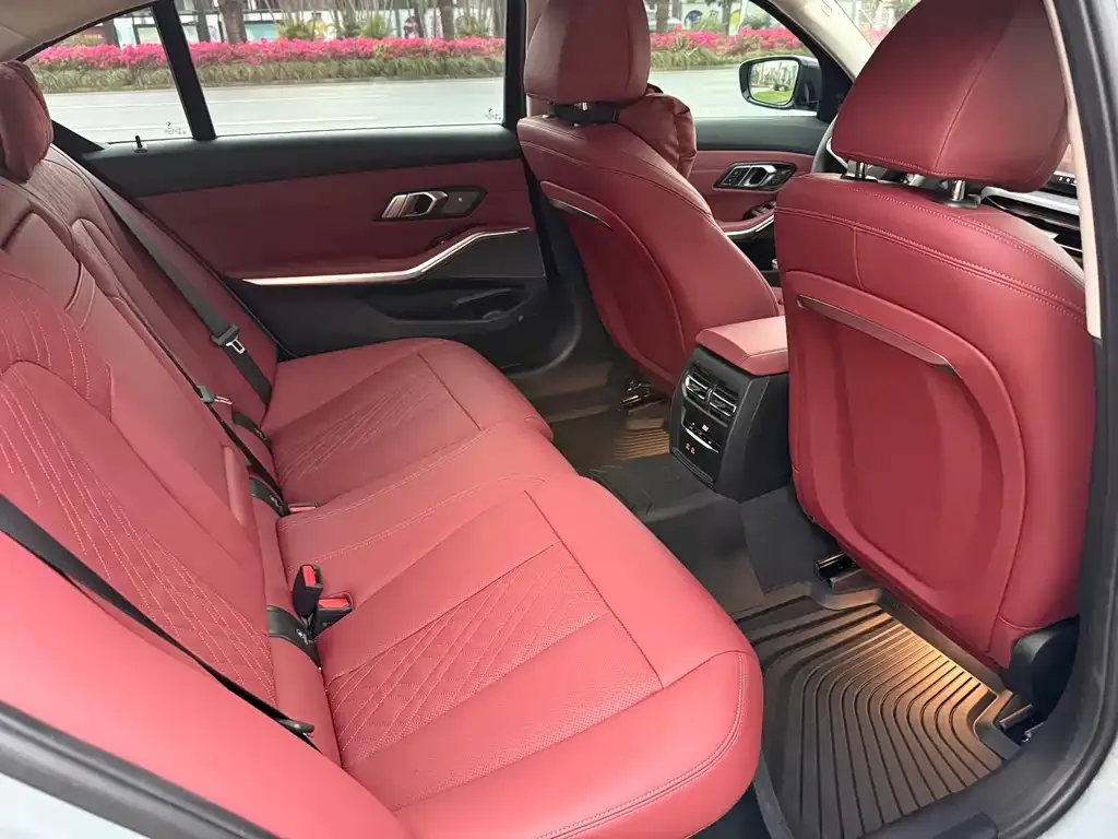 BMW 3 Series 2025 из CN, фото 2