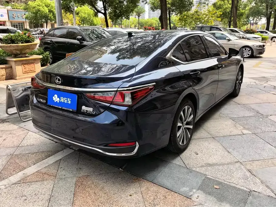 Lexus ES — фото 10