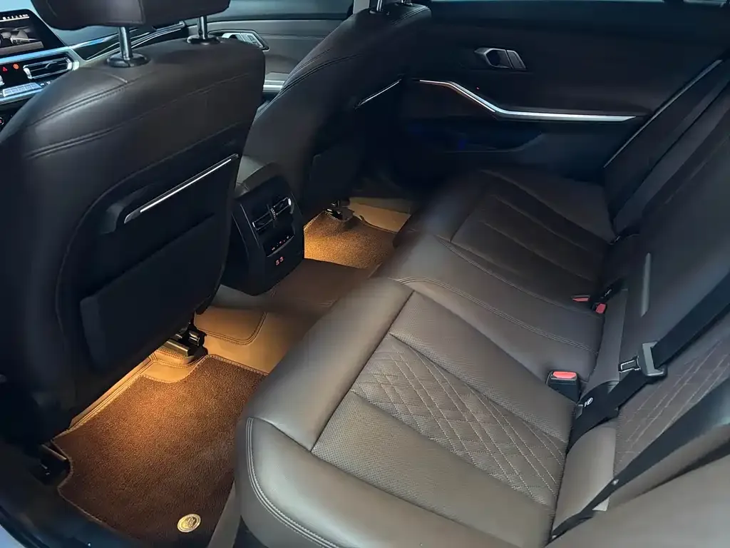 BMW 3 Series 2022 из CN, фото 2