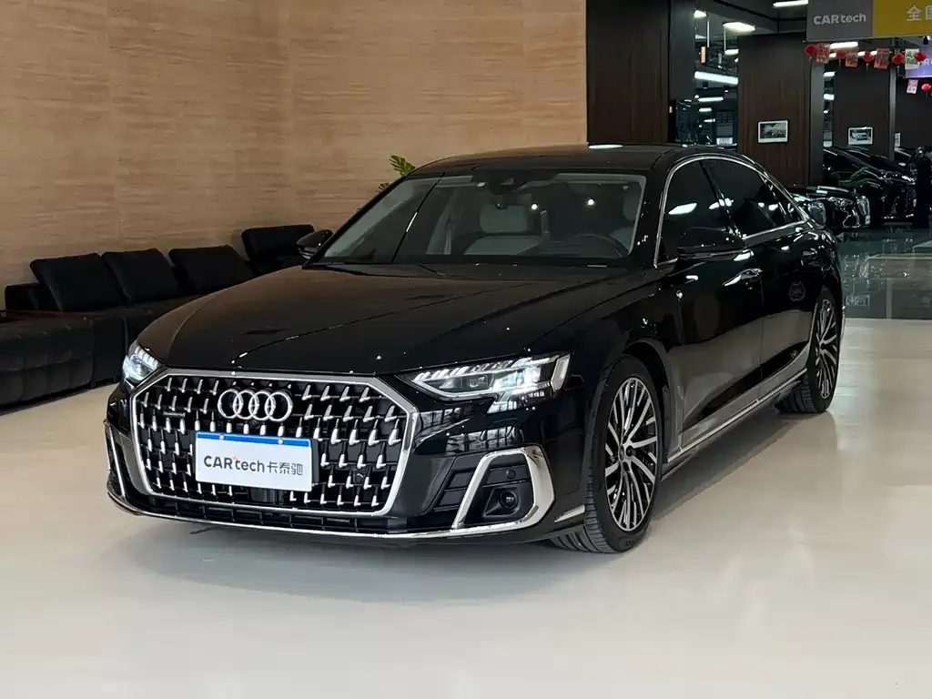Audi A8 — фото 1
