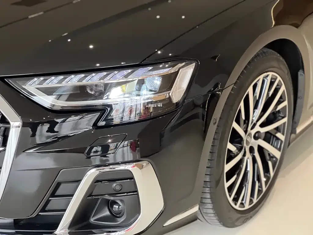 Audi A8 — фото 2
