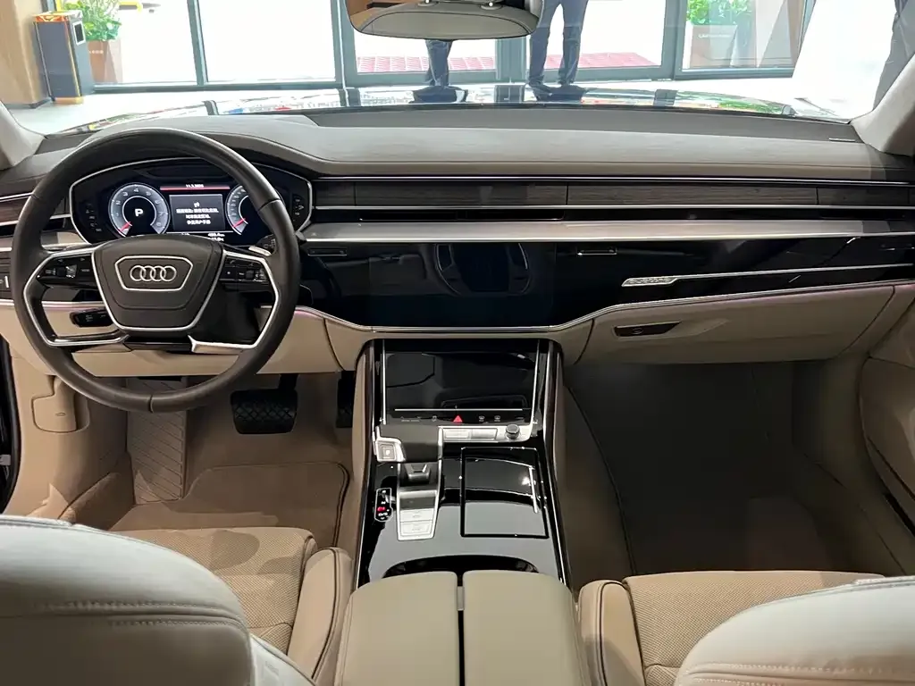 Audi A8 — фото 10