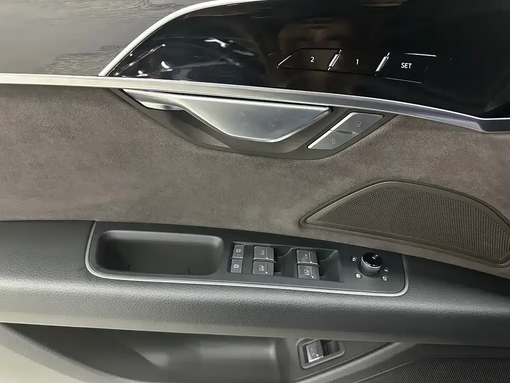 Audi A8 2024 из CN, фото 3