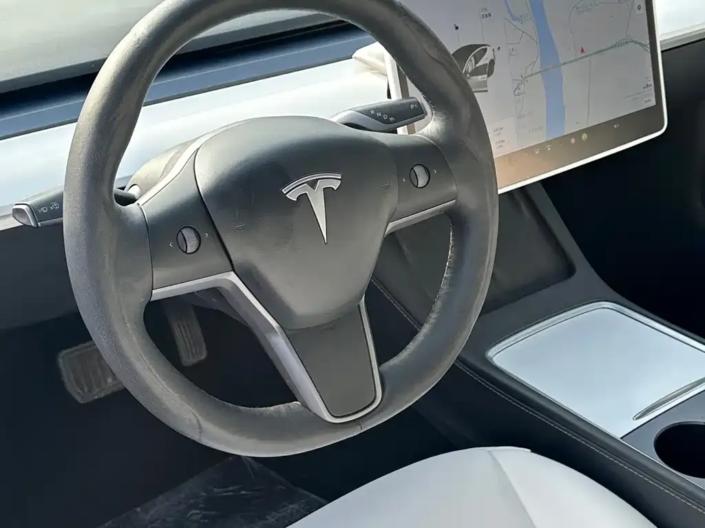 Tesla Model 3 — фото 3