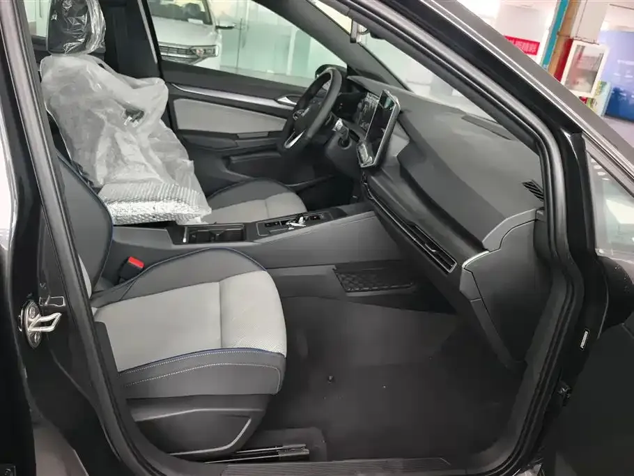 Volkswagen Golf 2025 из CN, фото 3