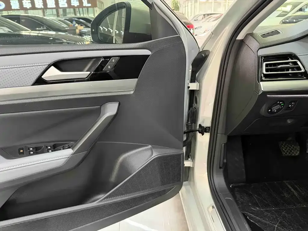Volkswagen Lavida 2023 из CN, фото 5