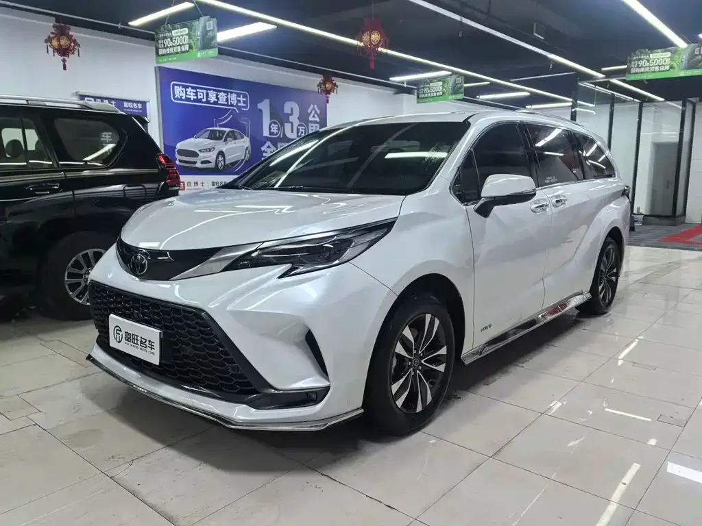 Toyota Granvia — фото 1