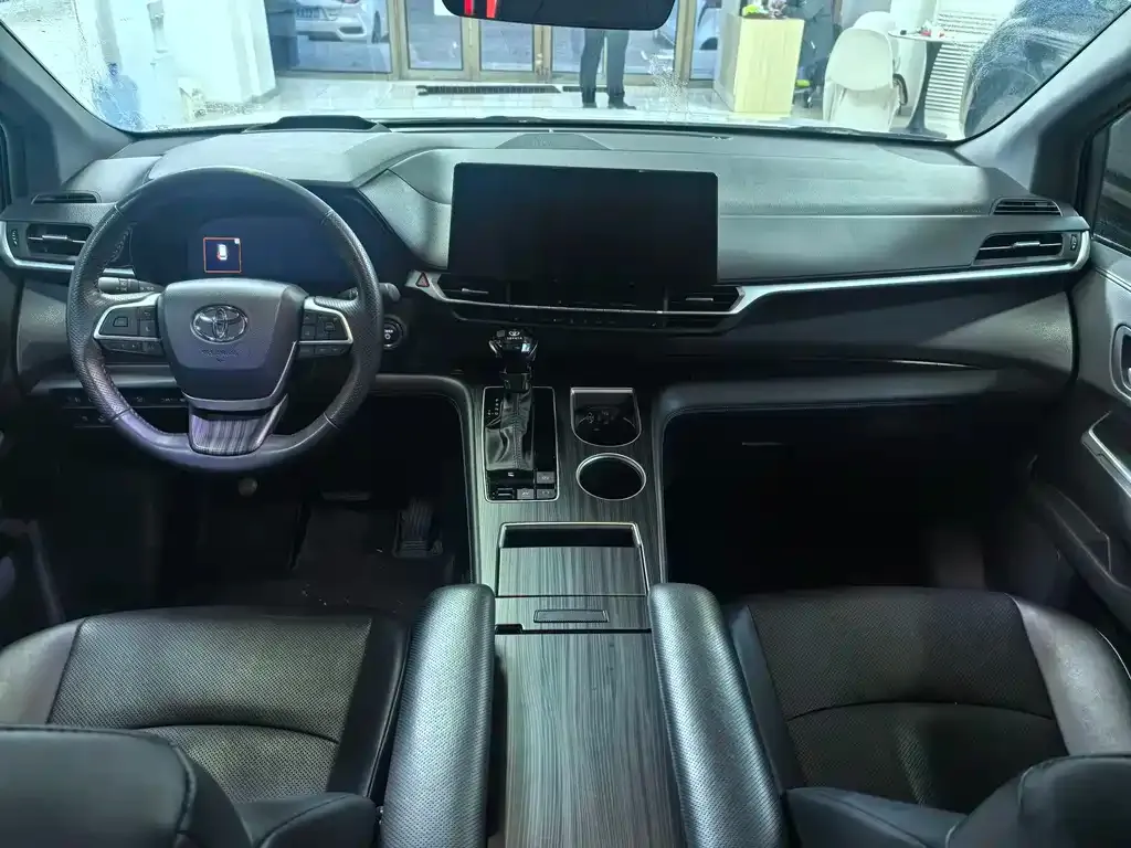 Toyota Granvia — фото 10