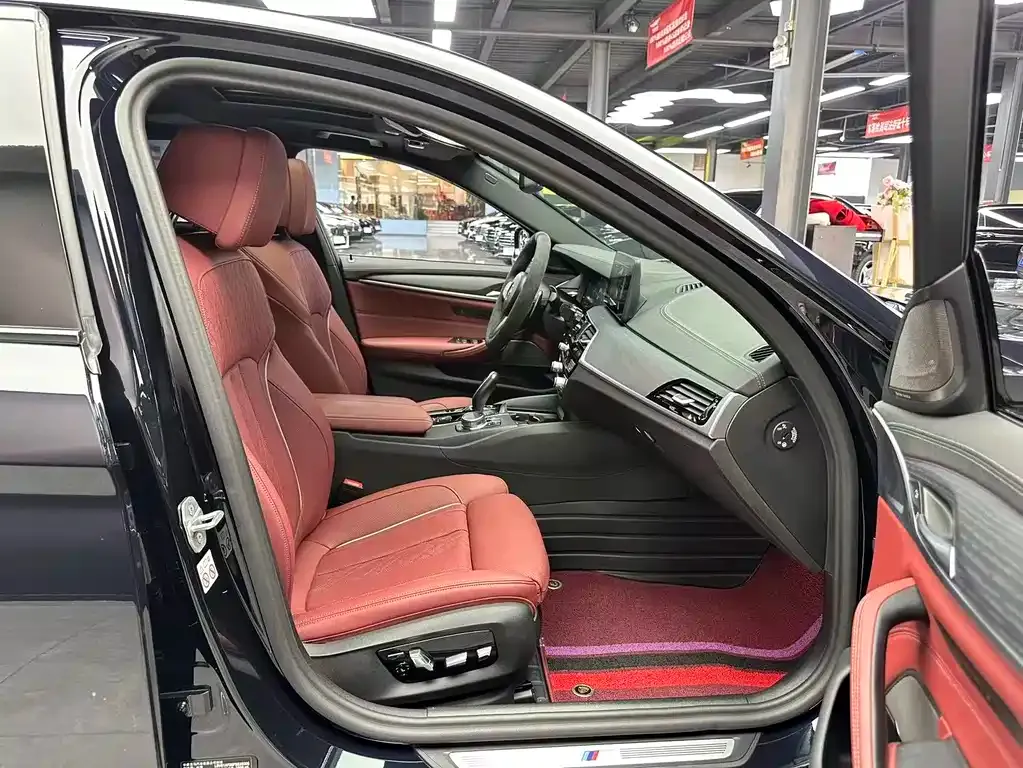 BMW 5 Series 2023 из CN, фото 2