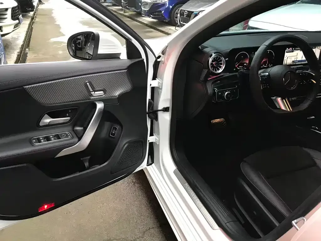 Mercedes-Benz A-Class 2023 из CN, фото 7