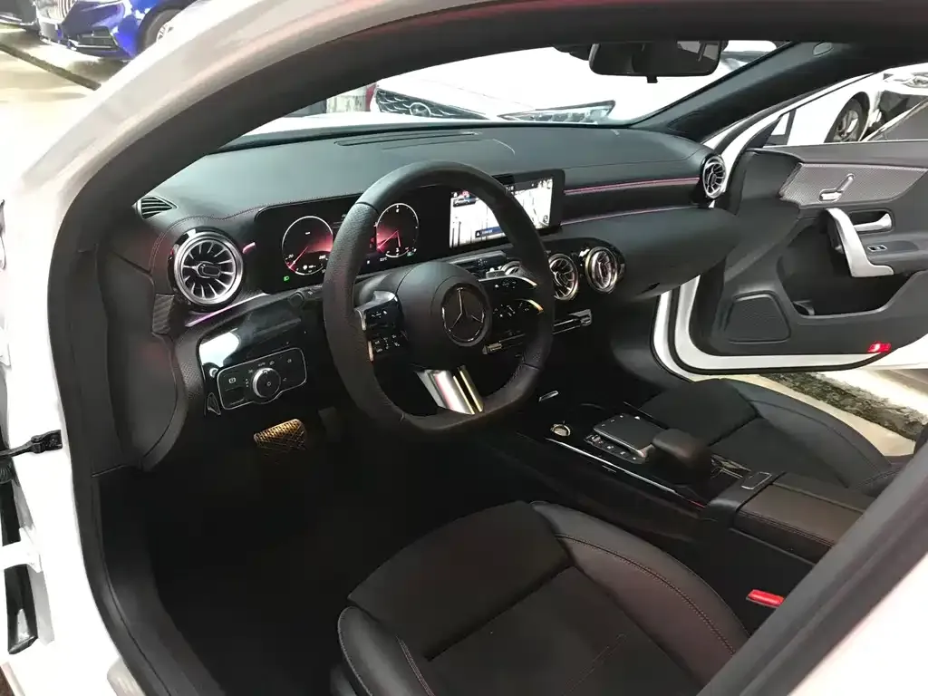 Mercedes-Benz A-Class 2023 из CN, фото 2