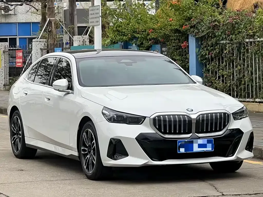 BMW 5 Series 2026 из CN, фото 6