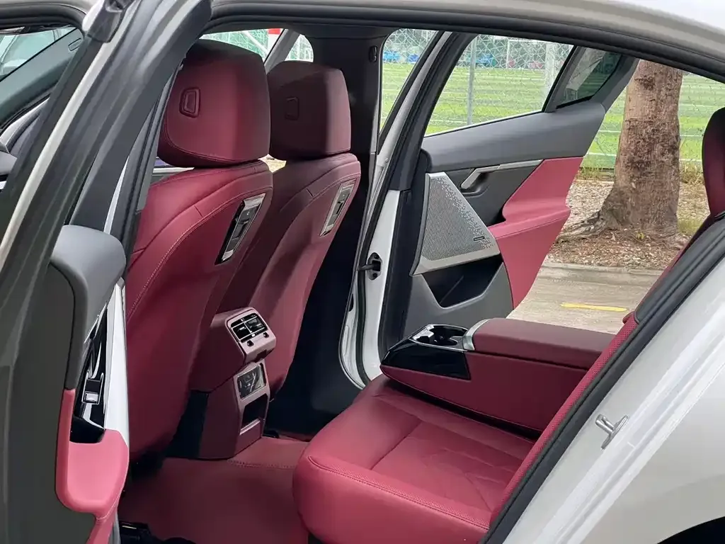 BMW 5 Series 2026 из CN, фото 5