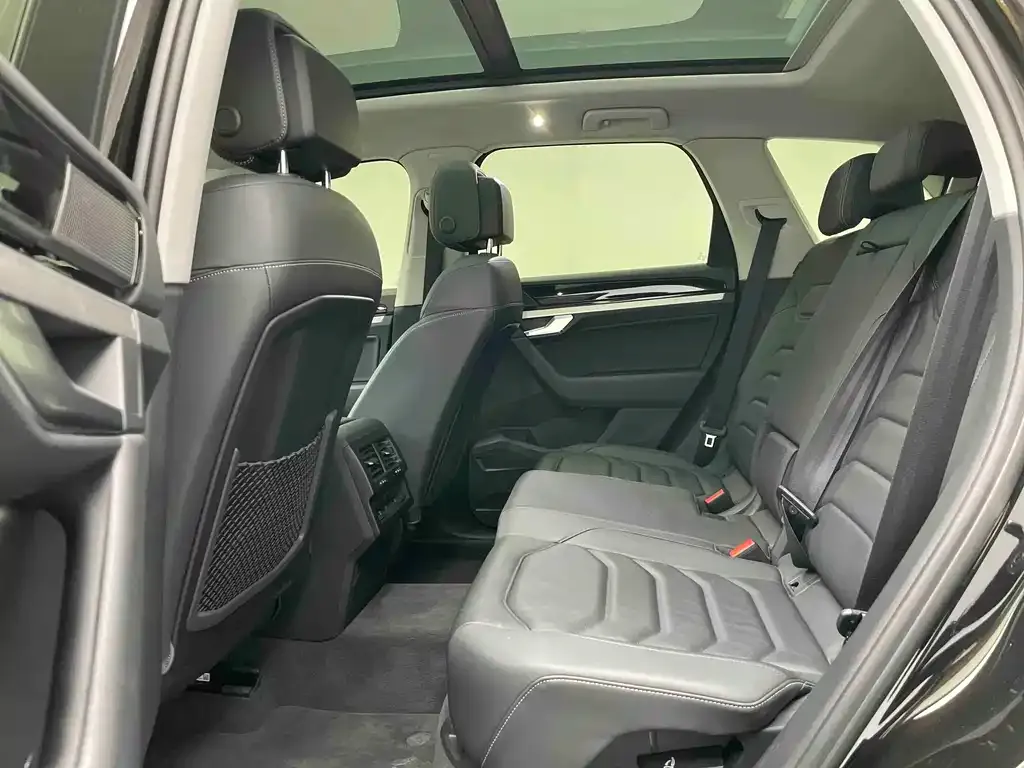 Volkswagen Touareg 2023 из CN, фото 8