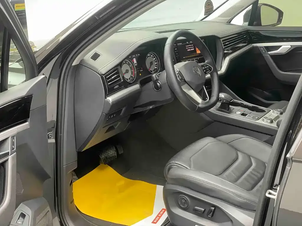 Volkswagen Touareg 2023 из CN, фото 9