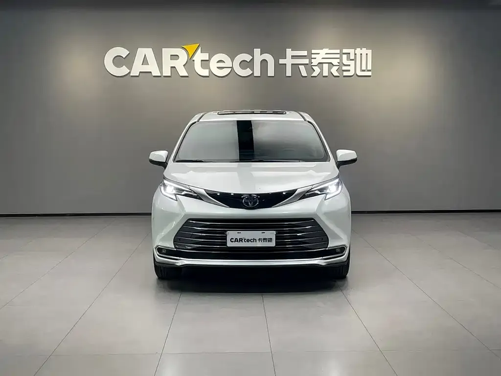 Toyota Sienna 2024 из CN, фото 2