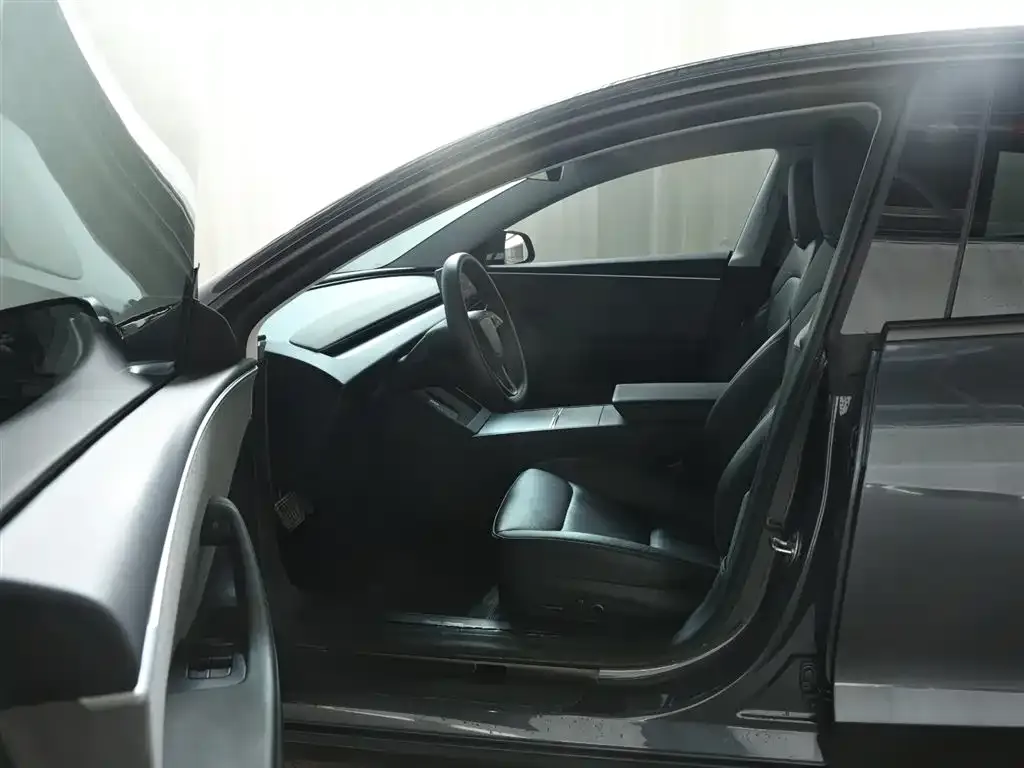 Tesla Model 3 — фото 9