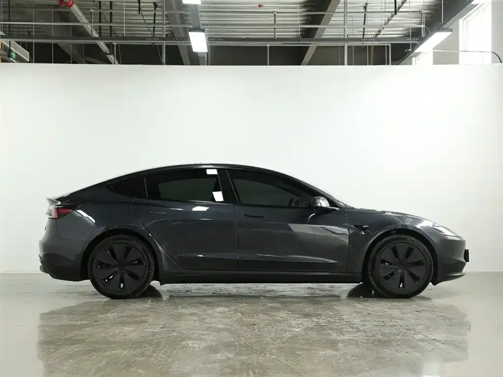Tesla Model 3 — фото 8