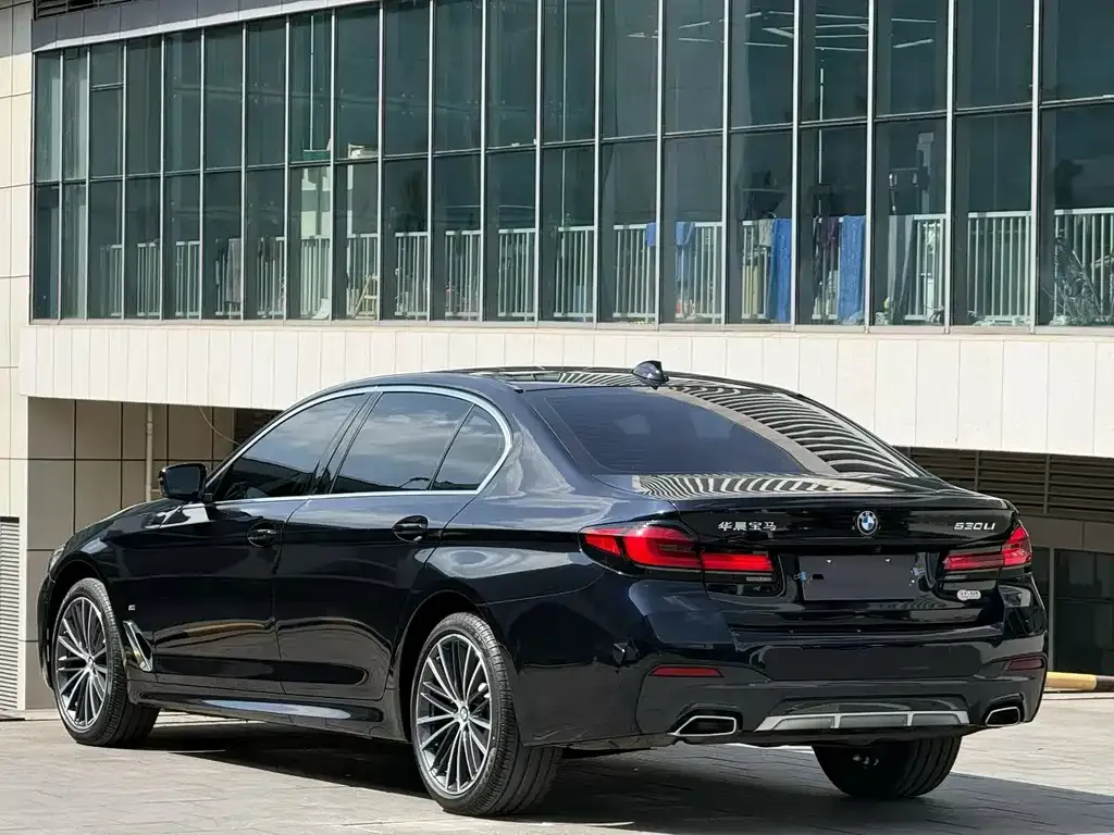 BMW 5 Series — фото 9