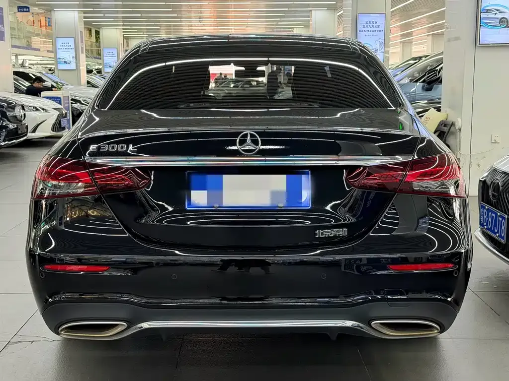 Mercedes-Benz E-Class — фото 10