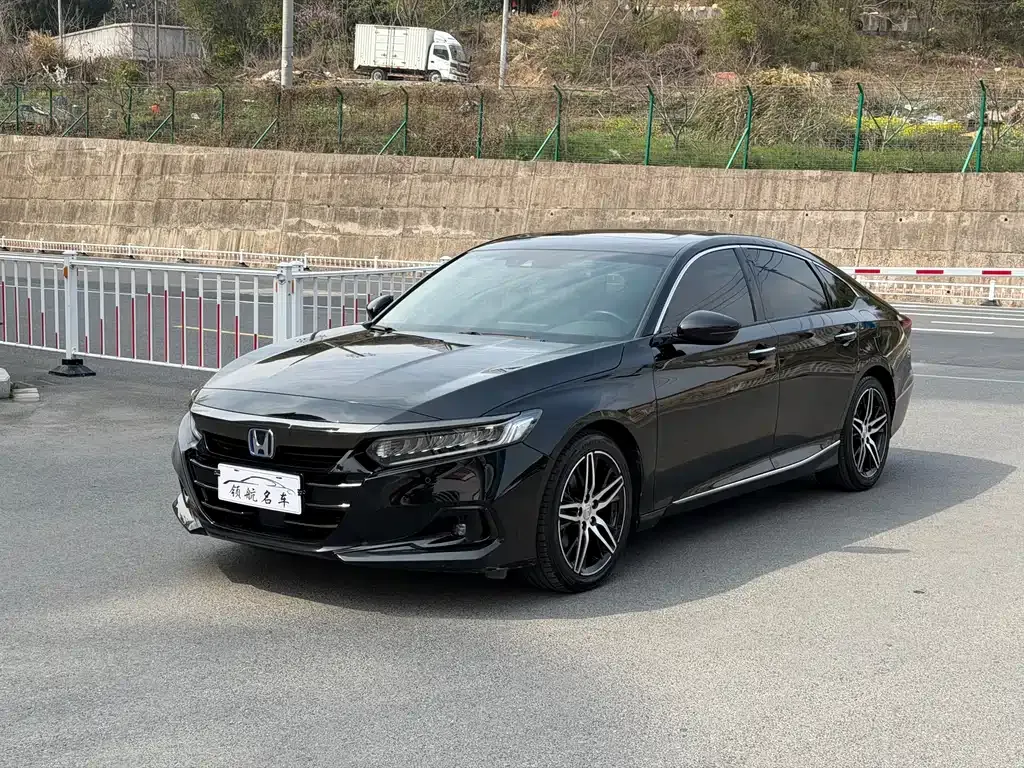 Honda Accord — фото 1