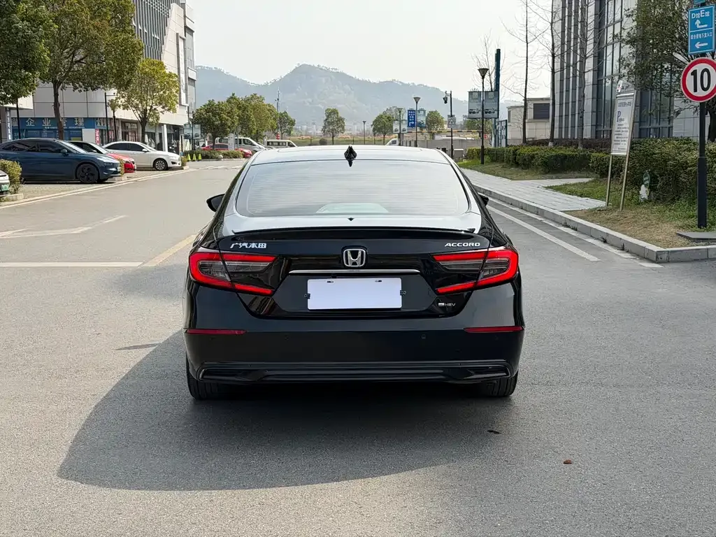 Honda Accord — фото 10