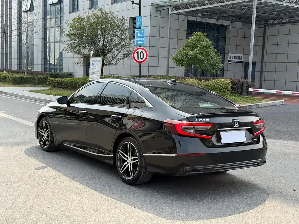 Honda Accord — фото 8