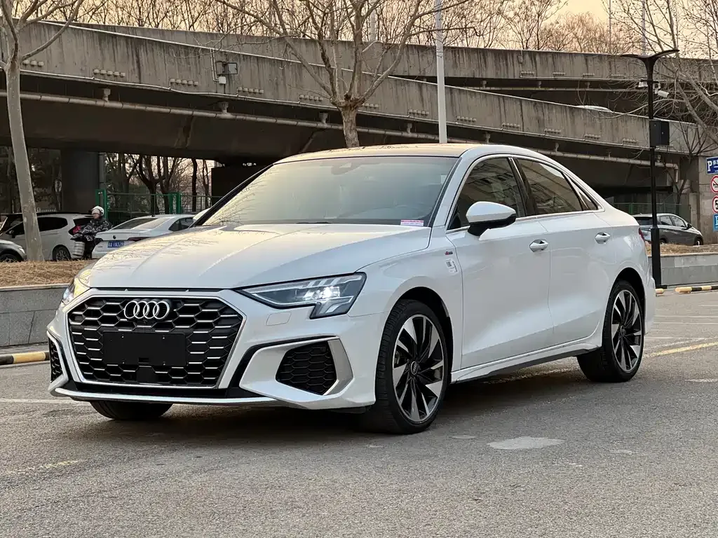 Audi A3 — фото 1
