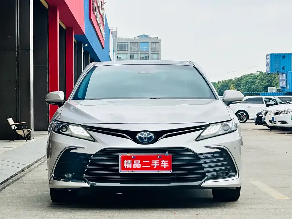 Toyota Camry — фото 3