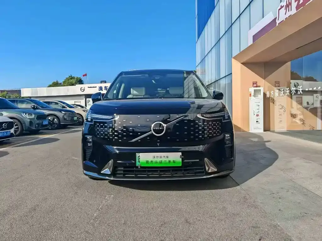 Volvo EM90 2024 из CN, фото 7