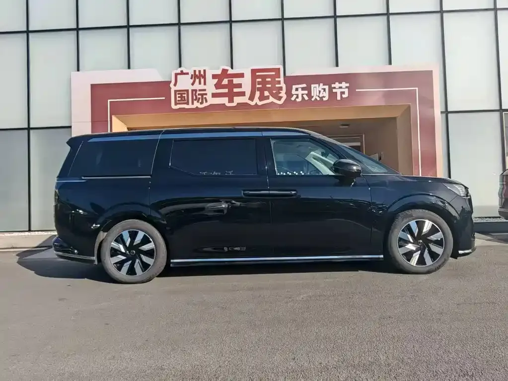 Volvo EM90 2024 из CN, фото 5