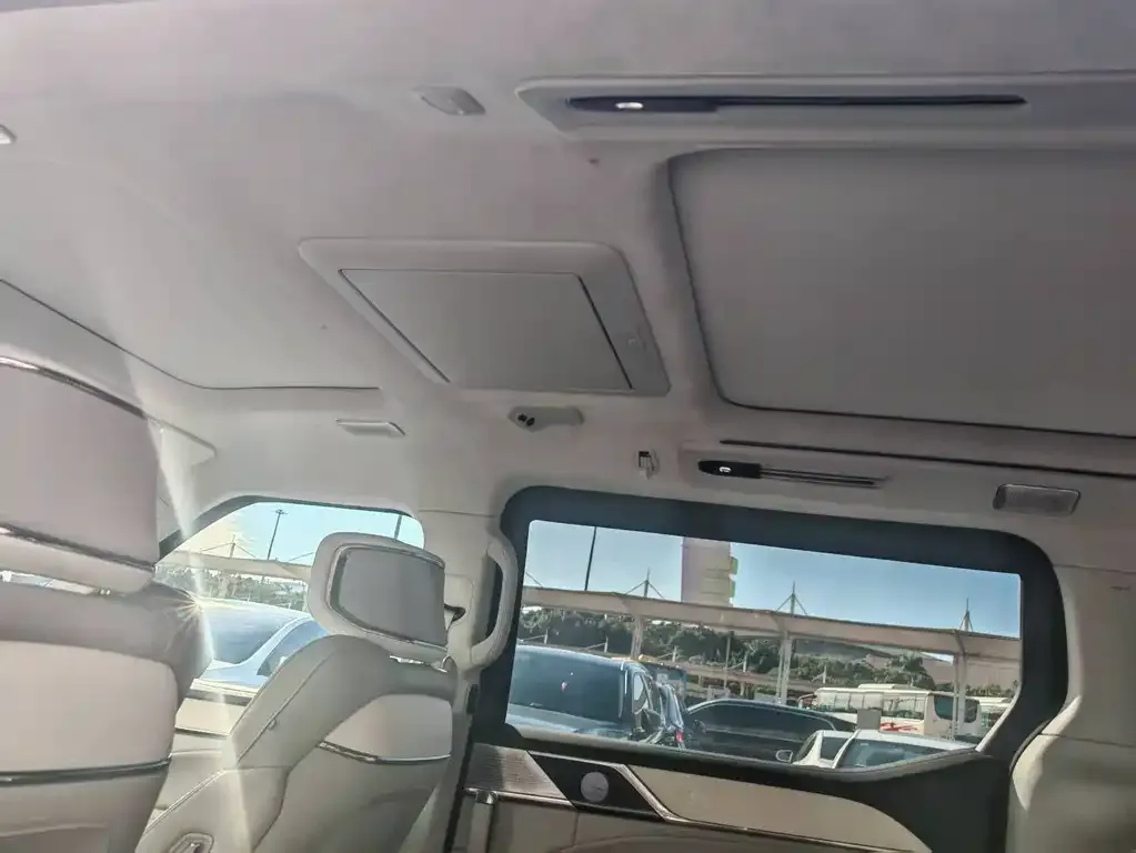 Volvo EM90 2024 из CN, фото 8