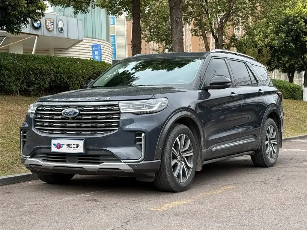 Ford Explorer — фото 1