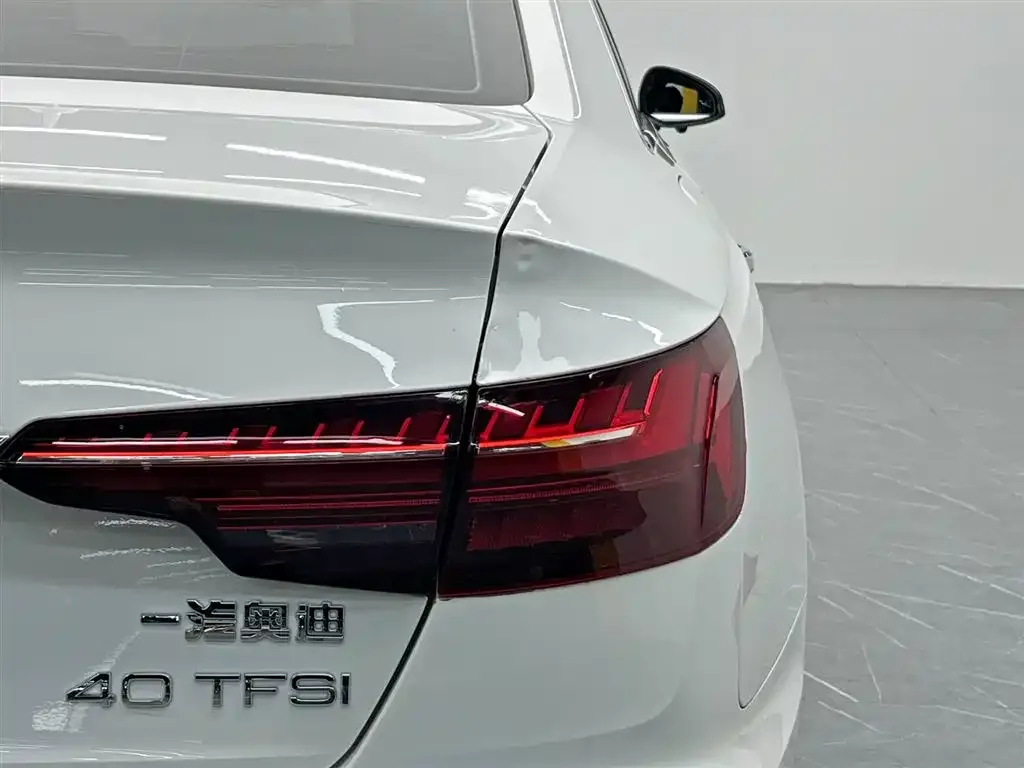 Audi A4L 2022 из CN, фото 5