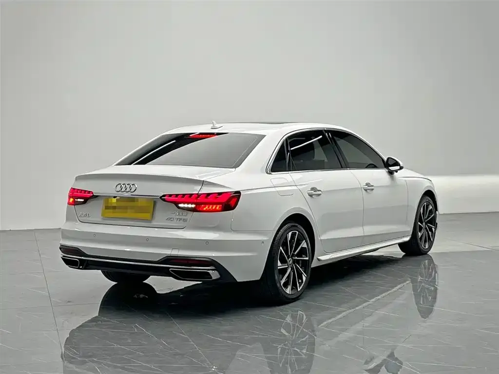 Audi A4L 2022 из CN, фото 4