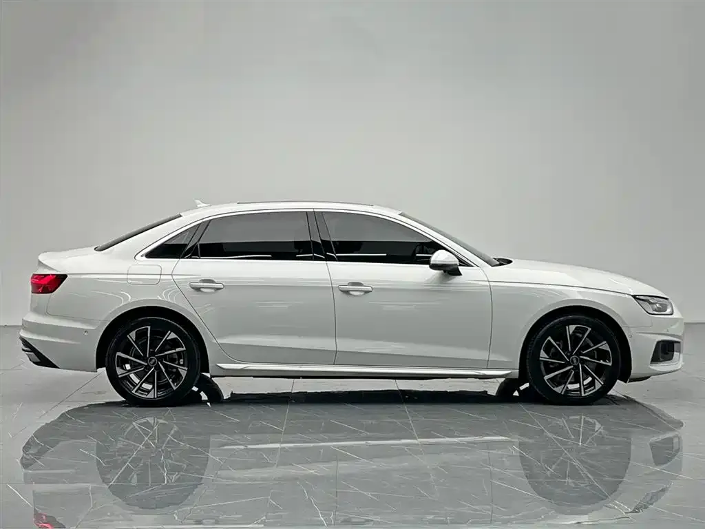 Audi A4L 2022 из CN, фото 8