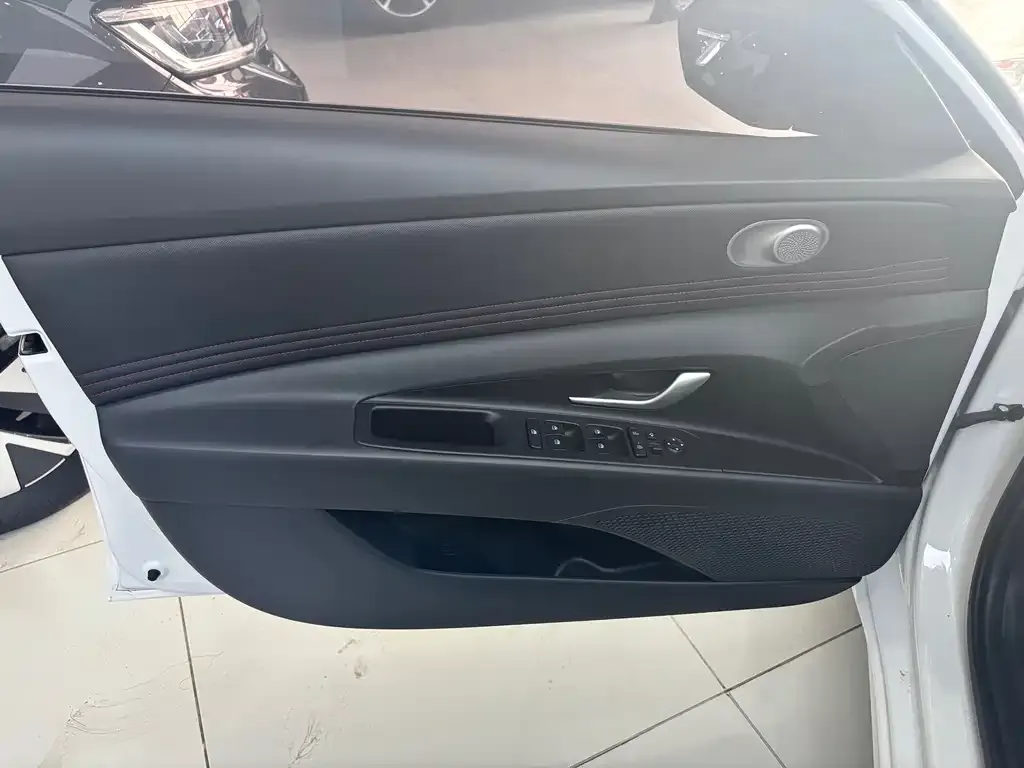 Hyundai Elantra 2024 из CN, фото 7
